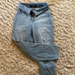 Hollister Ultra High-Rise Mom Jeans